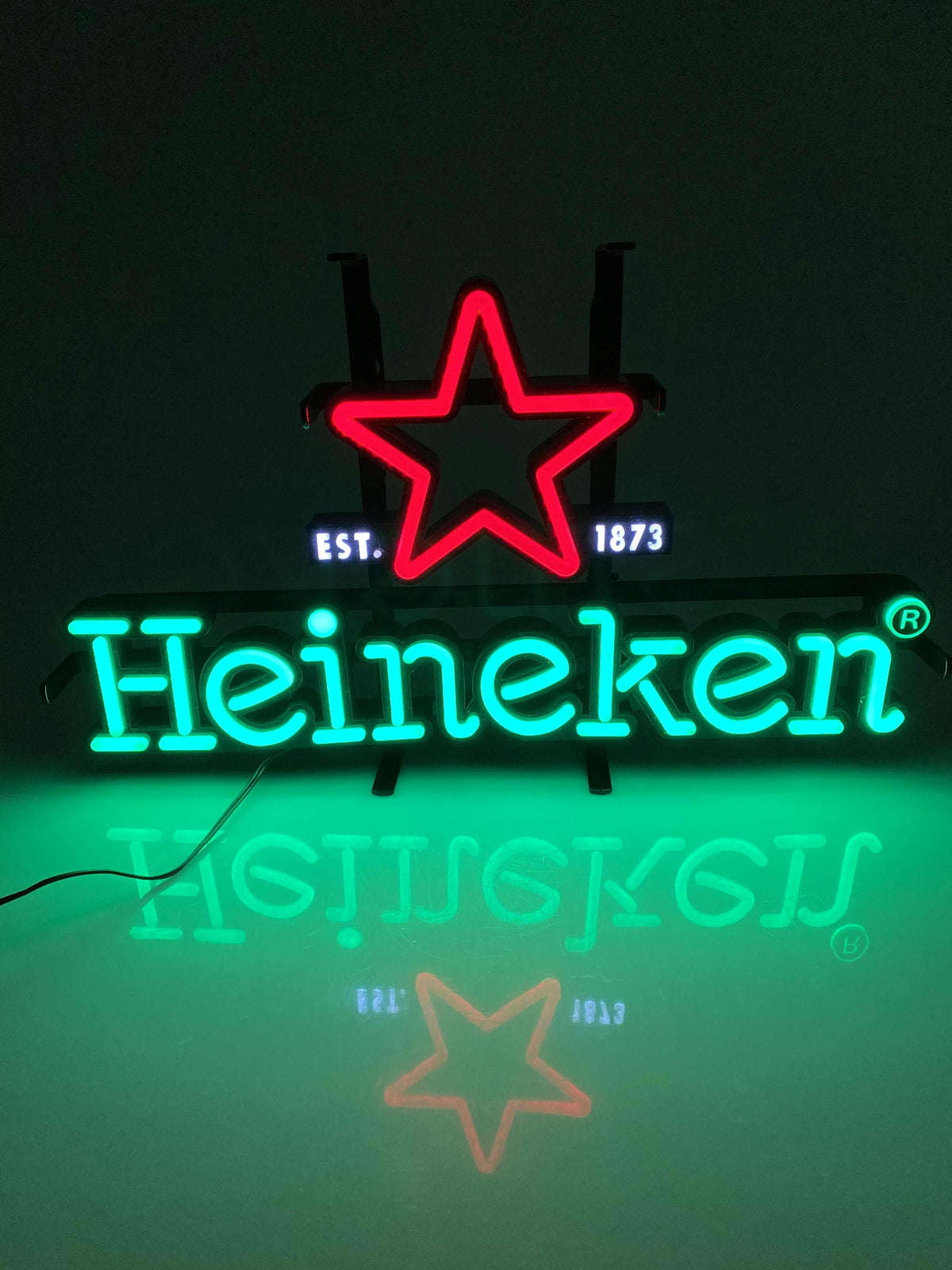 1x neon piwa Heineken z małym napisem