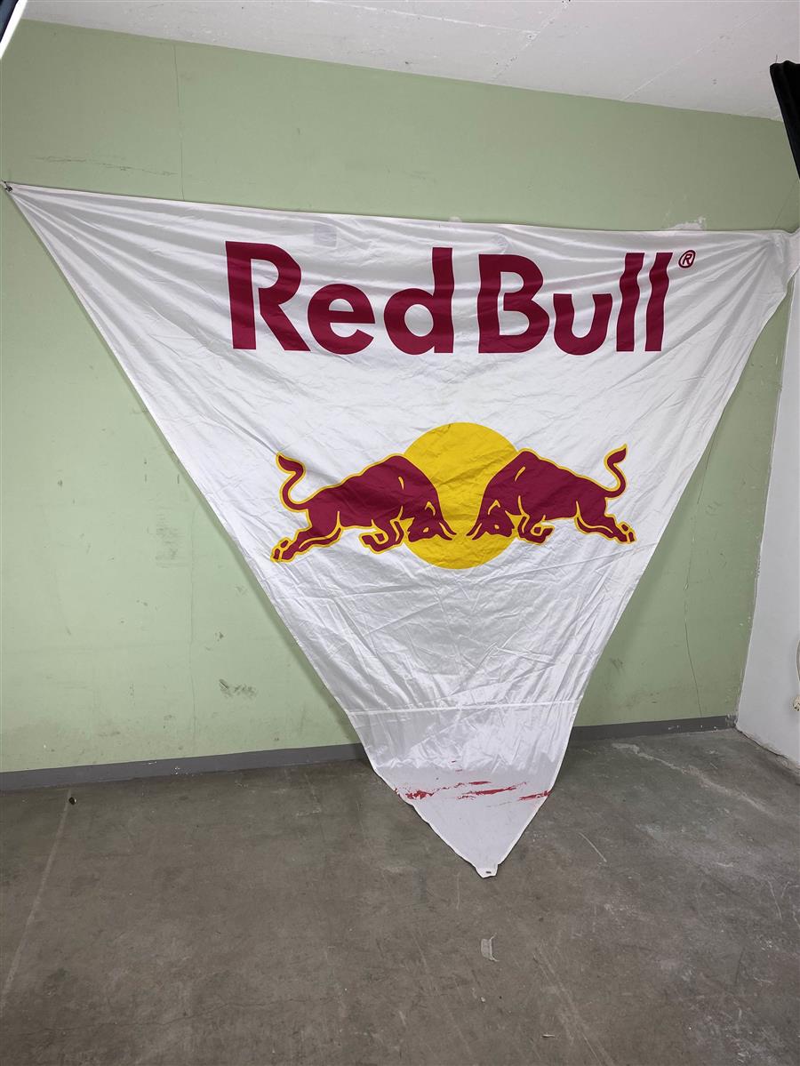 1x żagiel z flagą Red Bull Energy 320 x 320 x 320 – Widok 2