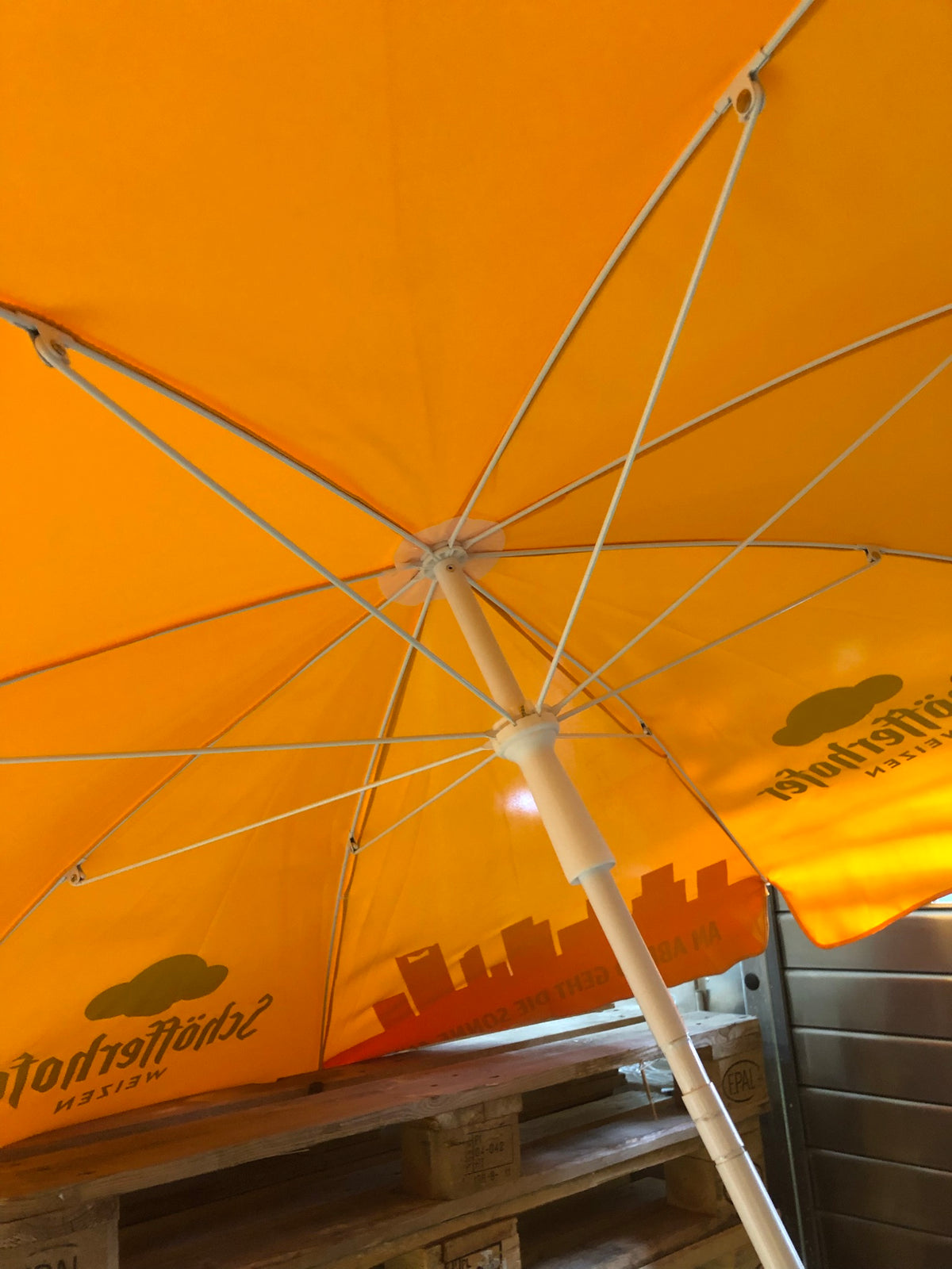 1x Parasol Piwny Schöfferhofer Z Podstawą 2m – Widok 4