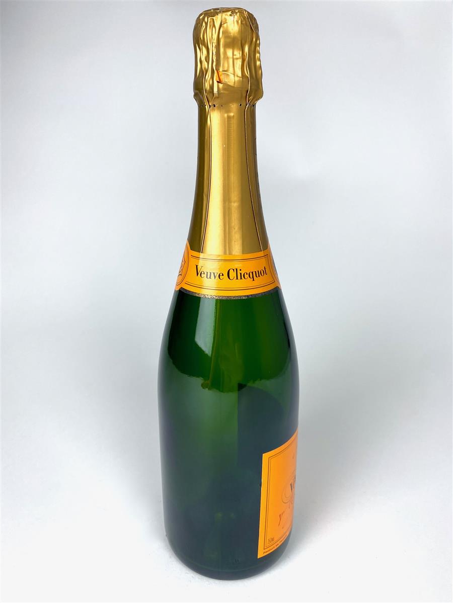 1x butelka pokazowa szampana Veuve Clicquot 0,7l Brut – Widok 2