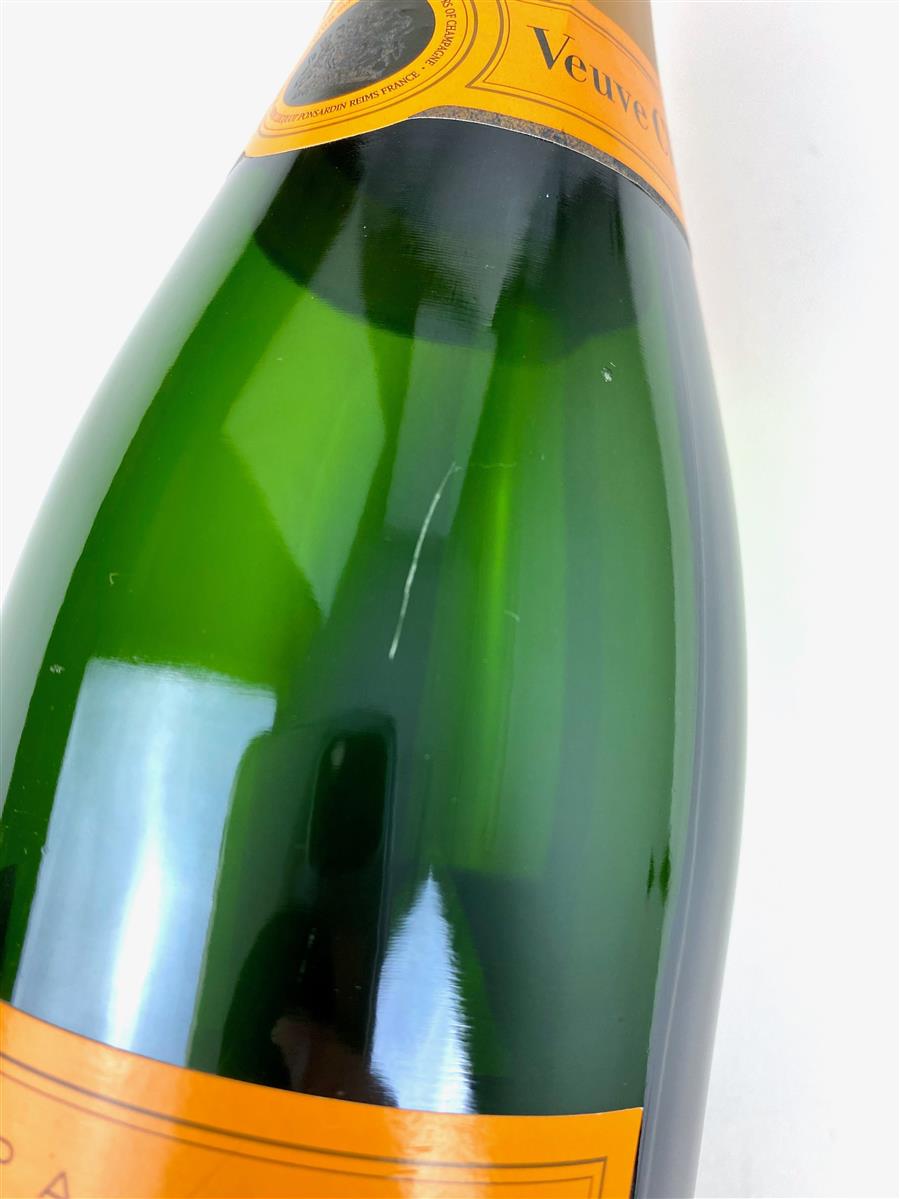 1x butelka pokazowa szampana Veuve Clicquot 0,7l Brut – Widok 4