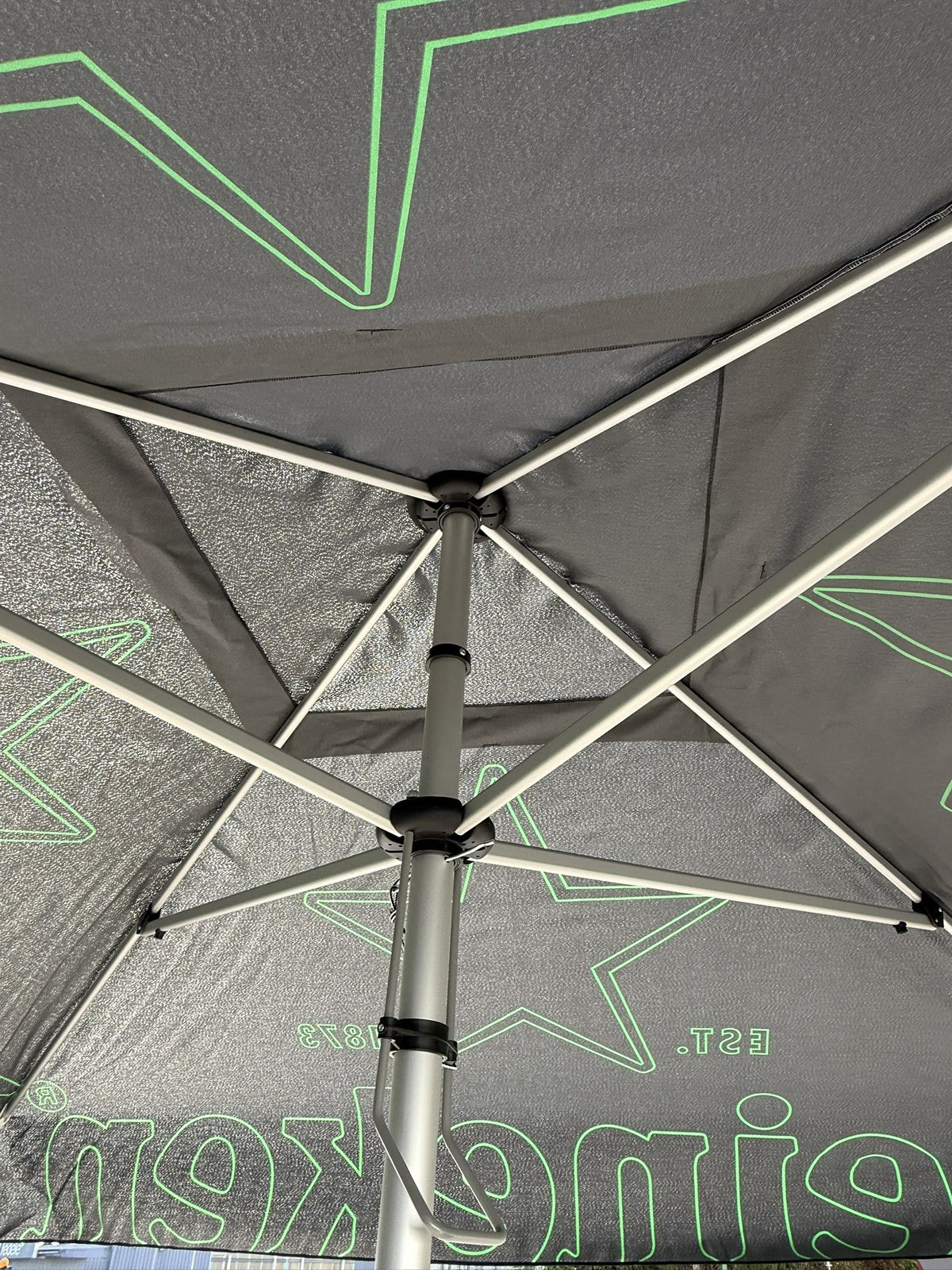 Parasol do piwa Heineken 3x3 m – parasol dla browarów, lokali gastronomicznych i ogródków piwnych – Widok 2