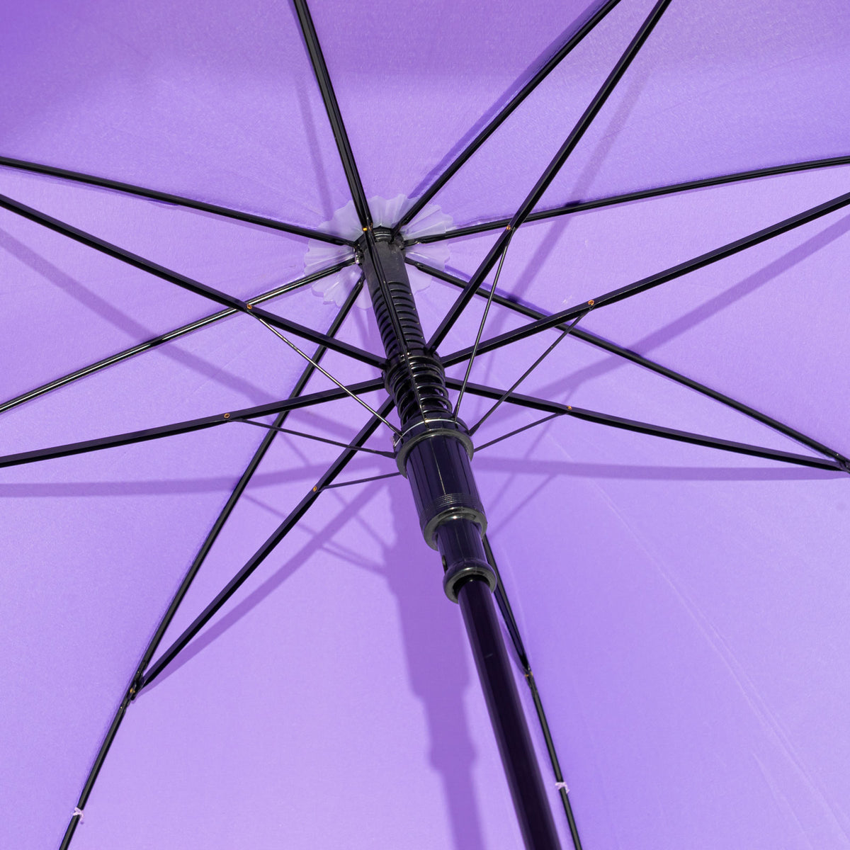 Parasolka Milka ze słodyczami, szklana, z okrągłą rączką, rozpiętość 104 cm, fioletowa, z poliestru – Widok 4