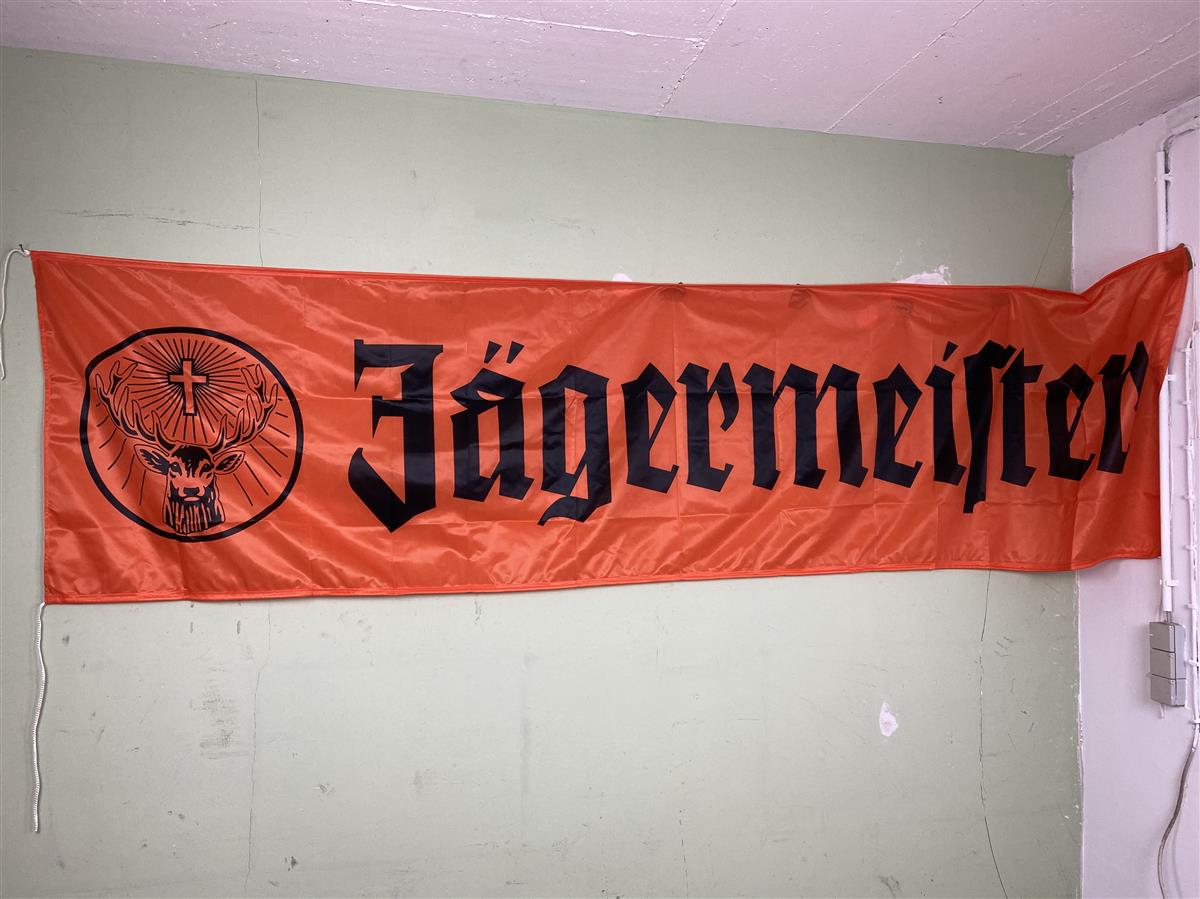 1x flaga likieru Jägermeister 300x90