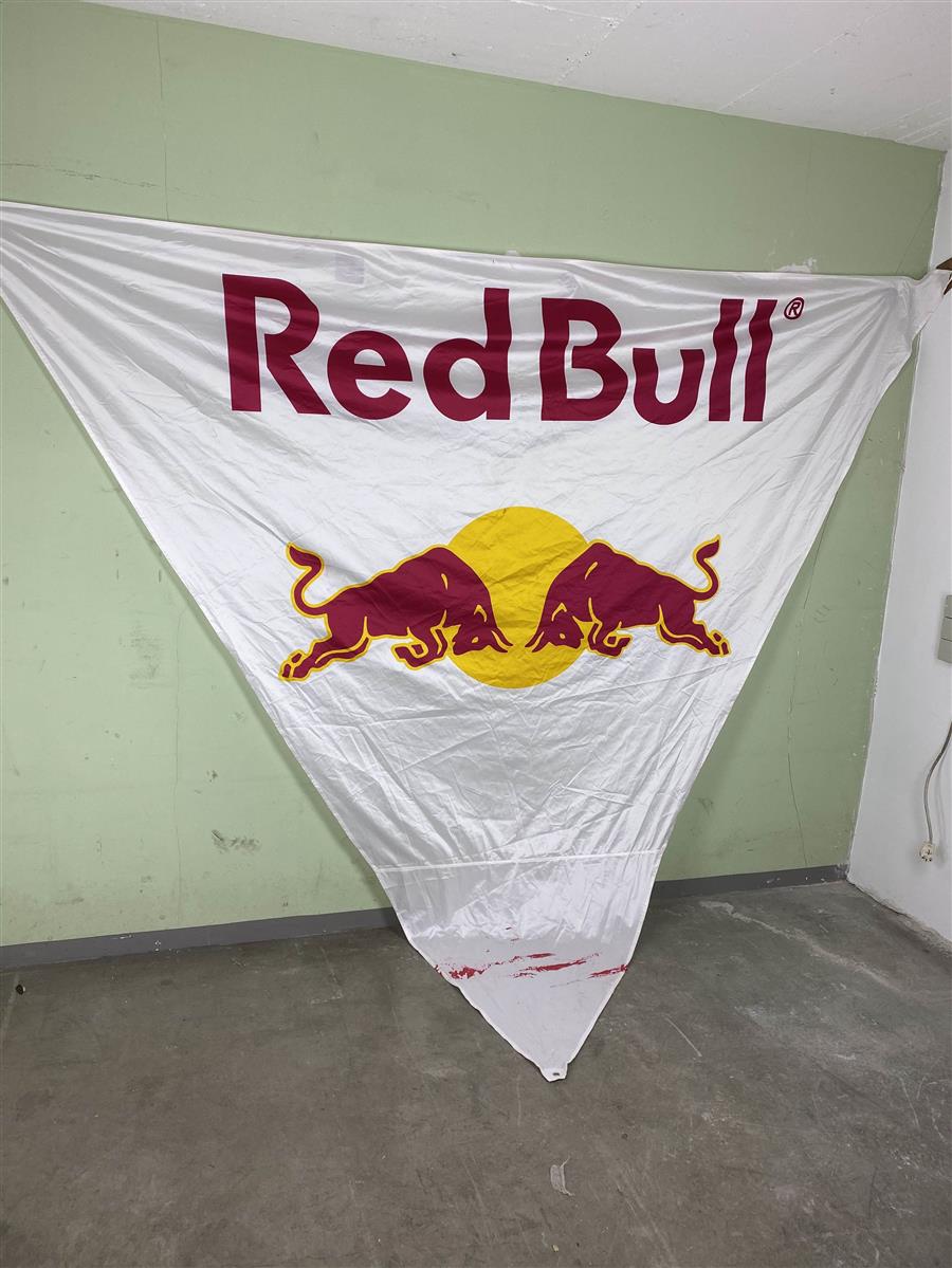 1x żagiel z flagą Red Bull Energy 320 x 320 x 320