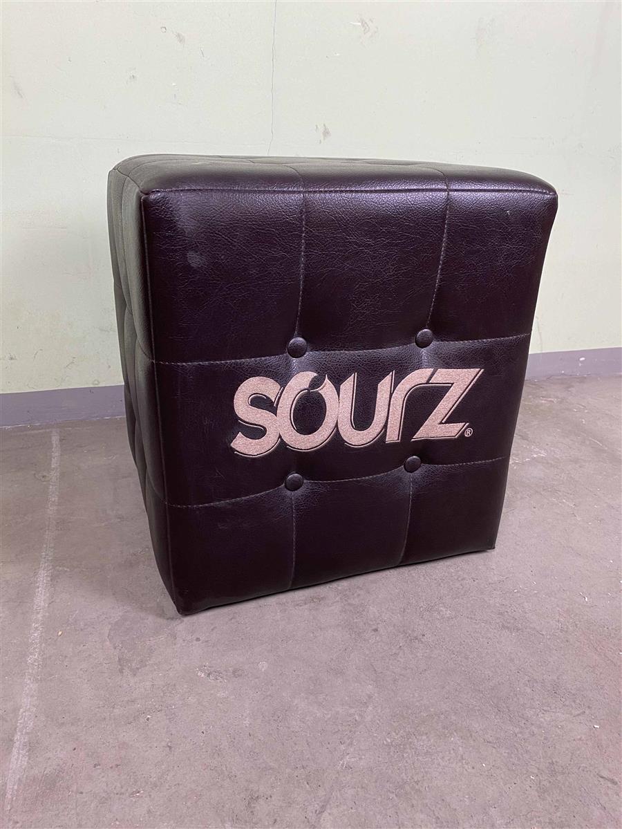 1x Hoker barowy Sourz Likör – czarna skóra