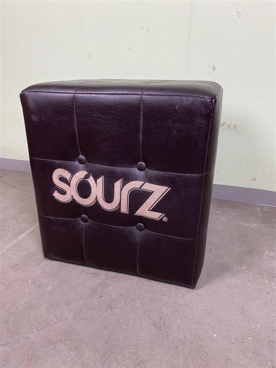 1x Hoker barowy Sourz Likör – czarna skóra – Widok 2