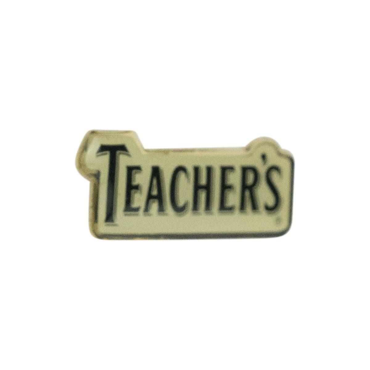 1x Przypinka Teachers Whiskey Logo Złota – Widok 2