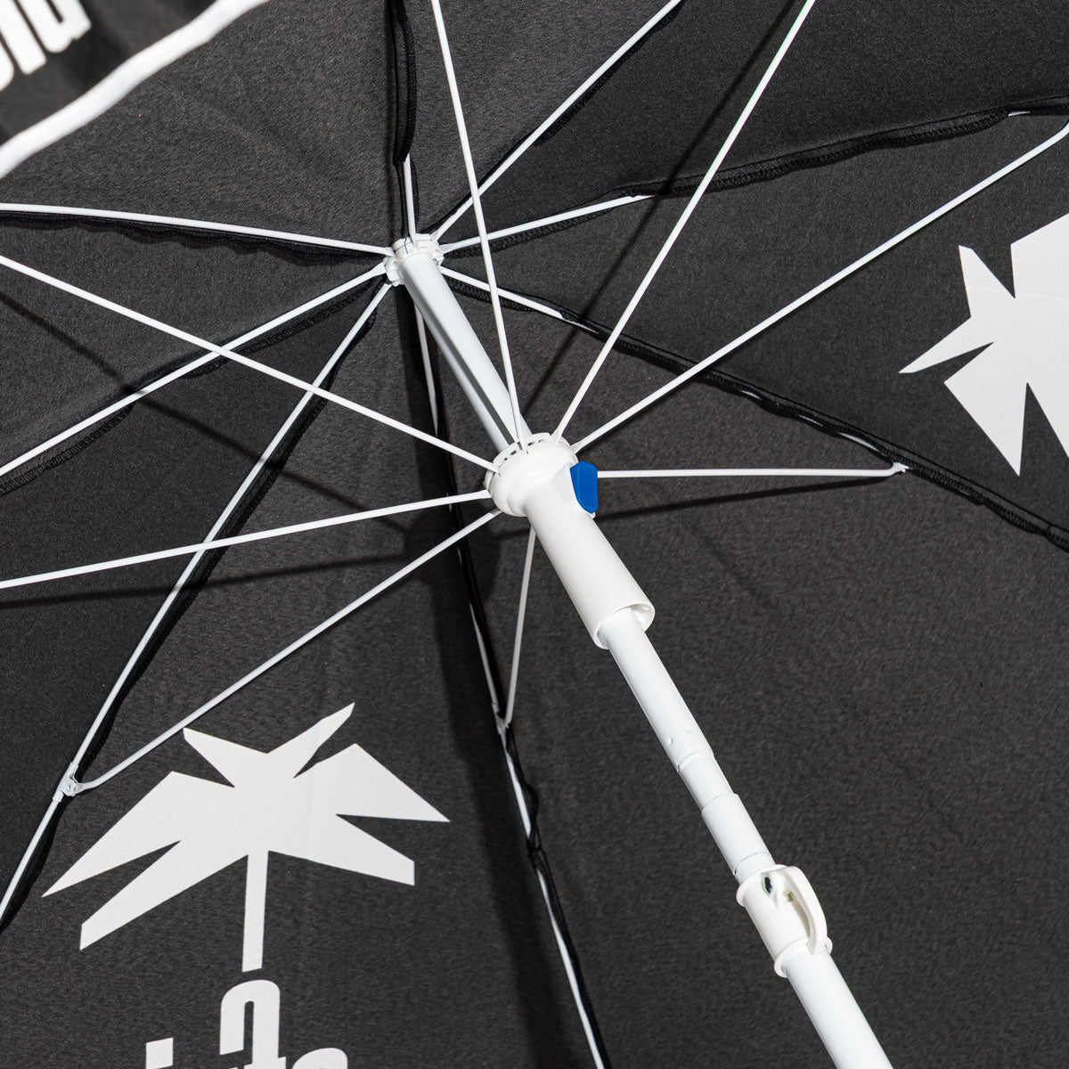 Afri Cola Napój bezalkoholowy Parasol przeciwsłoneczny Białe logo – Widok 5