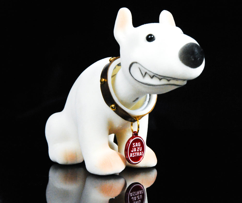 Astra Bier Wackeldackel Terrier mały Reeperbahn Kiez Hamburg szary
