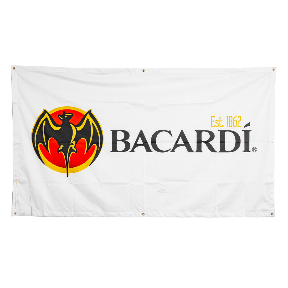 Sztandar z motywem rumu Bacardi, 220 x 125 cm, biały, logo po lewej stronie, flaga z poliestru