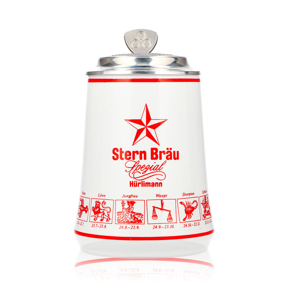 Szklany kufel do piwa Hürlimann Sternbräu o pojemności 0,62 l z cynową pokrywką z reliefem przedstawiającym znaki zodiaku
