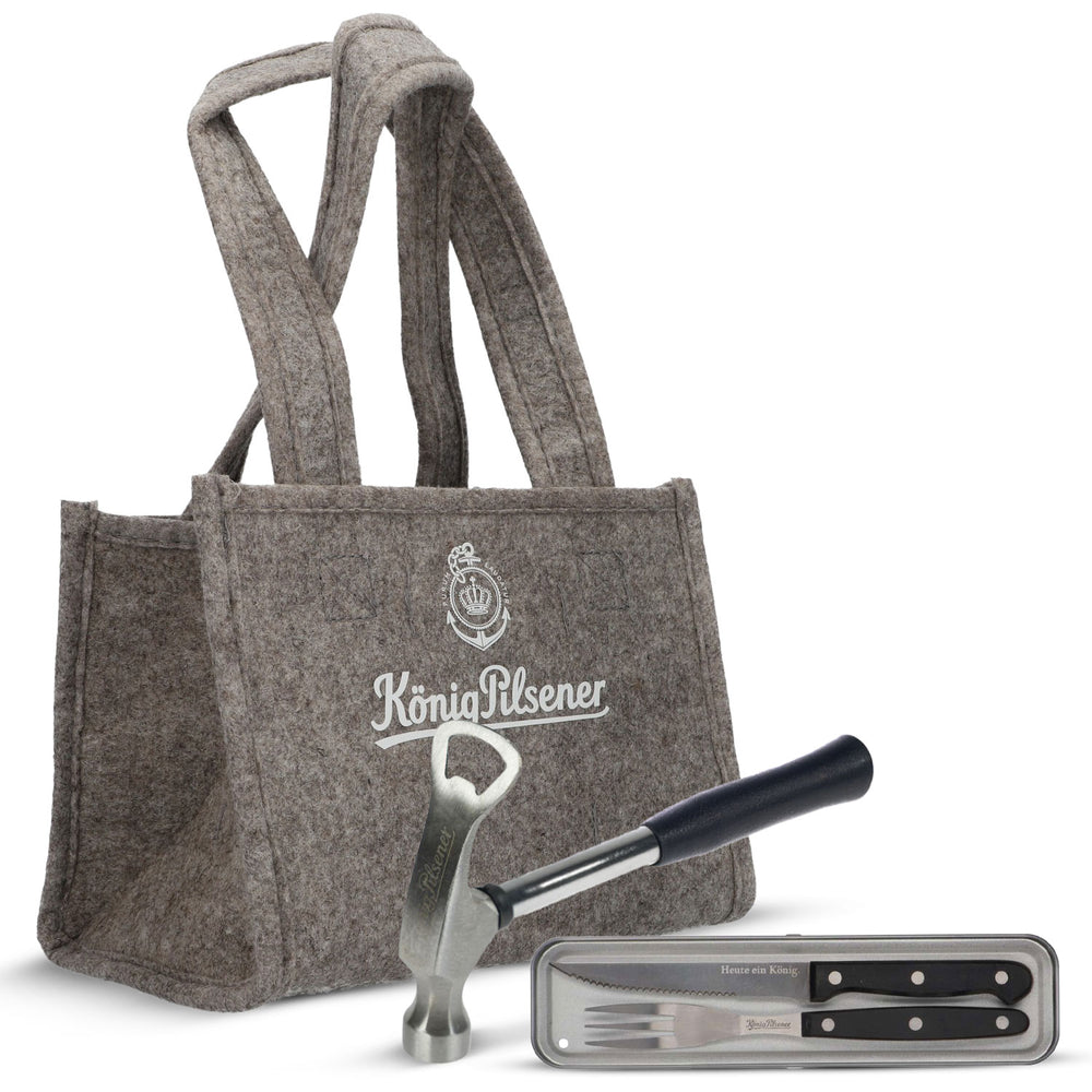Zestaw dla fanów König Pilsener Bundle Fan Set II zawierający 1x zestaw przyborów do grillowania, 1x torbę, 1x młotek
